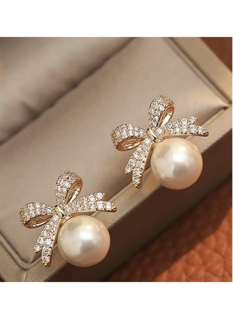 ڤيا أقراط فاخرة بشكل فيونكة مع لؤلؤة – إطلالة أنثوية راقية - Image 1